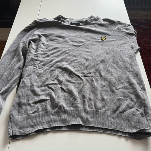 Lyle & Scott grå tröja M