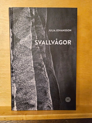 Svallvågor, Julia Johansson