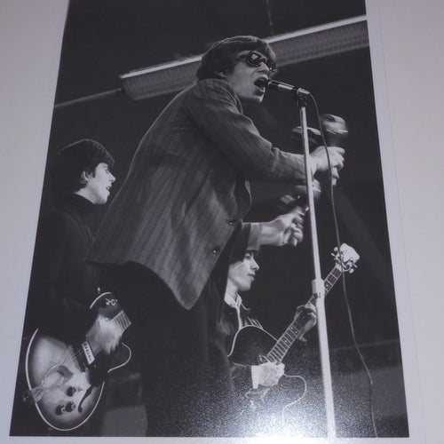 ORIGINAL PRESSFOTO - ROLLING STONES PÅ SCENEN - MED STÄMPEL PÅ BAKSIDAN