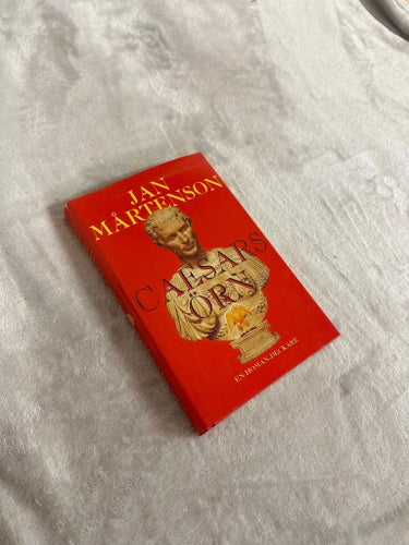 Jan Mårtenson – Caesars örn | Inbunden | Homan-deckare