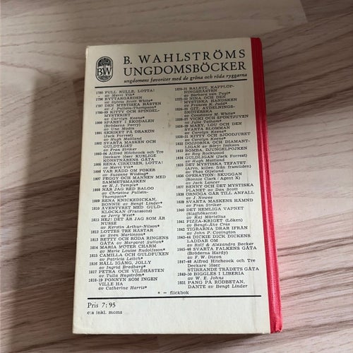 Mary, Lou och den svarta blomman av Carolyn Keene