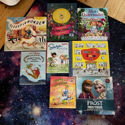 Bokpaket med 8 barnböcker: "Detektivhunden", "Uppåt uppåt!", "Alice i