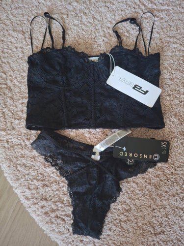 Nytt Svart spetsset Topp och Stringtrosa*Stl.S/XS