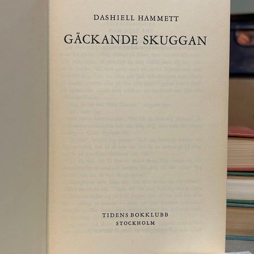 Gäckande skuggan av Dashiell Hammett. Bok. Very good plus