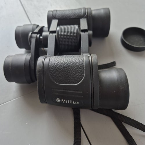 Kikare Mitilux 8x40 med bärrem och linsskydd