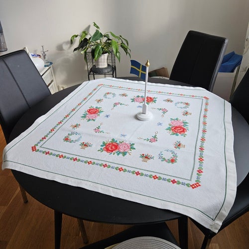 Sommar Duk med korsstygn Handarbetad Nybroderad 2026