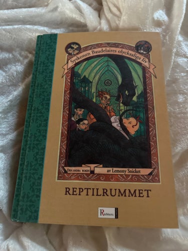 Syskonen Baudelaires olycksaliga liv: Reptilrummet av Lemony Snicket, 2002