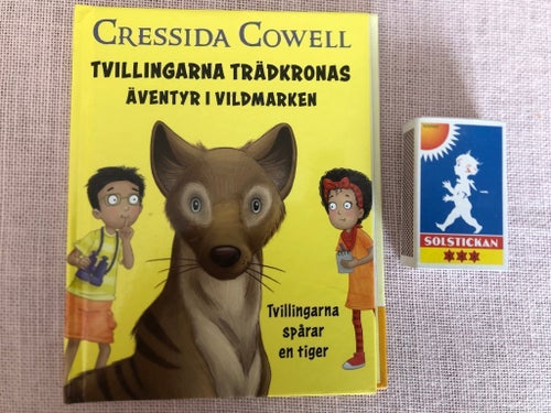 Tvillingarna trädkronas äventyr i vildmarken - Tvillingarna spårar en tiger