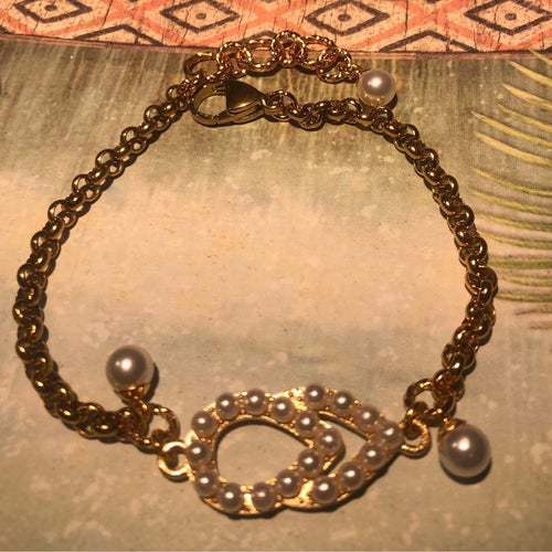 Elegant armband med pärlor