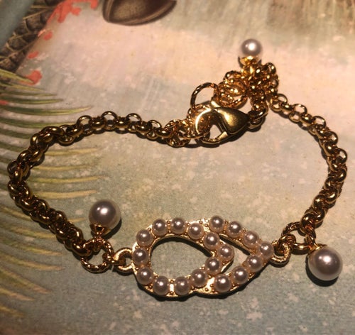 Elegant armband med pärlor