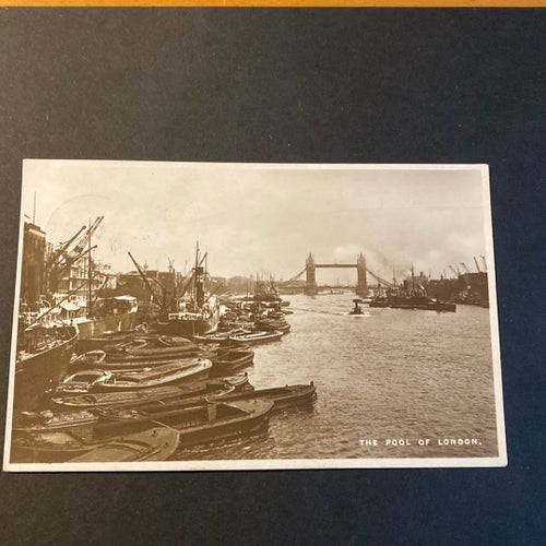 Vykort Tower Bridge med båtar