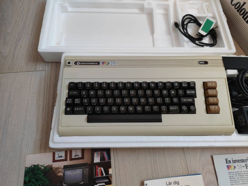Commodore VIC-20 Colour Computer med tillbehör