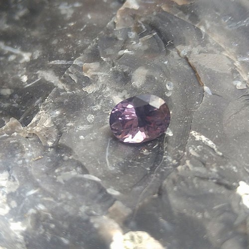 Lavender färgad spinel 1 ct