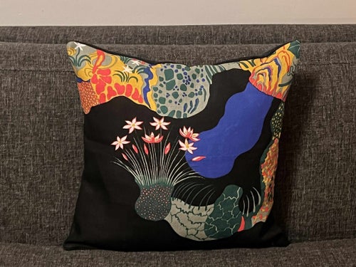 Escoralli Design Josef Frank lin 315 Enkelsidig svart Anakreon 40*40cm