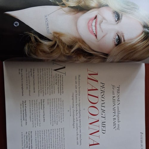 Woman Magazine med Madonna på omslaget