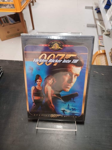 VÄRLDEN RÄCKER INTE TILL. INPLASTAD DVD