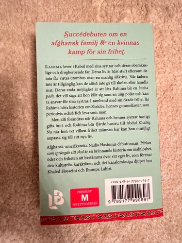 Pärlan som sprängde sitt skal av Nadia Hashimi, 2015