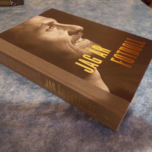 Bok, Zlatan Ibrahimovic ”Jag är fotboll” böcker, inbunden bok, stjärna, Julklapp