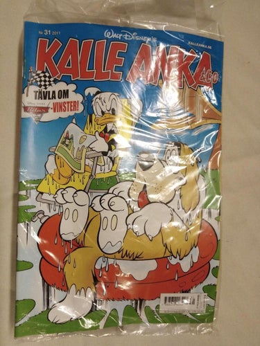 Kalle Anka & Co 2011 nr 31. inplastad. med leksak Vattenpistol