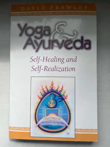 Yoga & Ayurveda: Self-Healing and Self-Realization av David Frawley, 1999