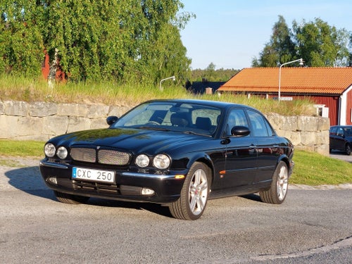 Jaguar XJR