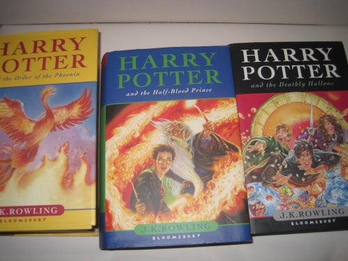 Harry Potter ,J.K. Rowling, FIRST EDITION, NYA, 2 st,en bok med feltryck + 1