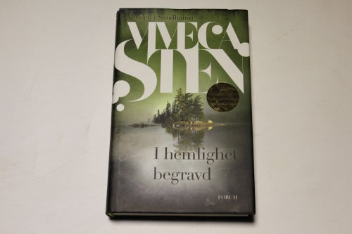 I HEMLIGHET BEGRAVD - morden i Sandhamn - Viveca Sten