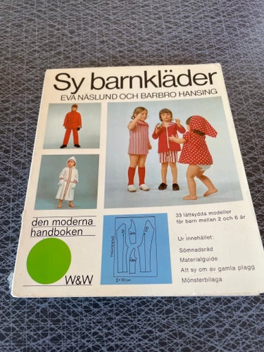 Sy barnkläder av Eva Näslund och Barbro Hansing 1972