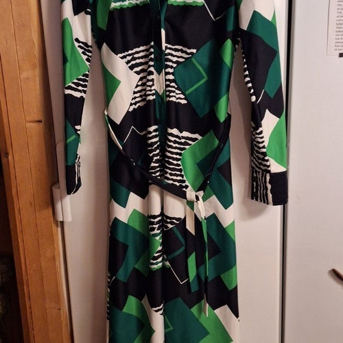 Grön, svart, vit klänning, storlek 38