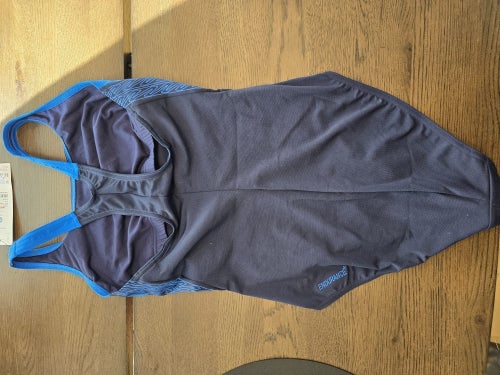 Speedo mörkblå baddräkt, storlek C36 helt ny