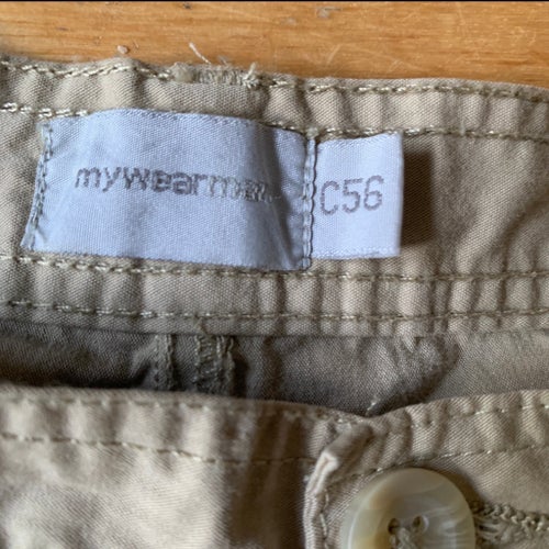 Beige cargo shorts, storlek C56 = XL