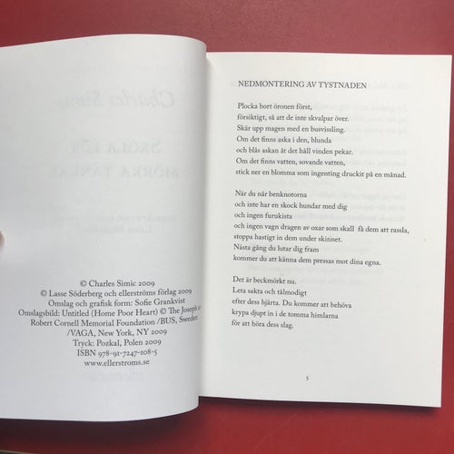 SKOLA FÖR MÖRKA TANKAR Charles Simic 2009