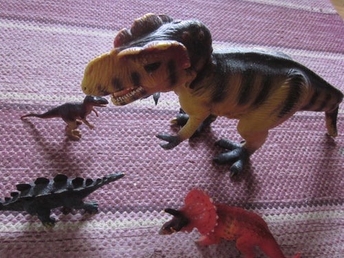 Dinosauriefigurer t-rex och Walking with Dinosaurs DVD Svensk!