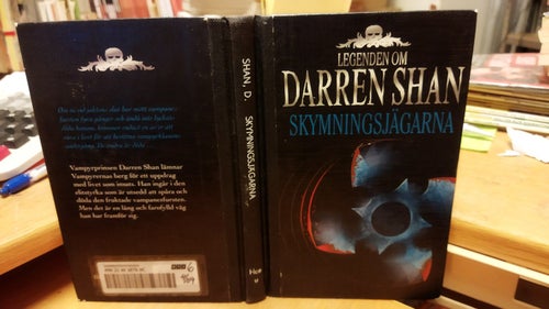 Skymningsjägarna av Darren Shan. Bok. Very Fine plus, BM