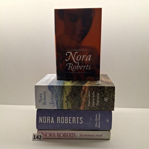 Nora Roberts x4 Bokpaket Böcker med Hårdpärm - Se bilder för titlar