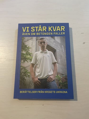 Vi står kvar även om betongen faller - Berättelsen från krigets Ukraina / Pers