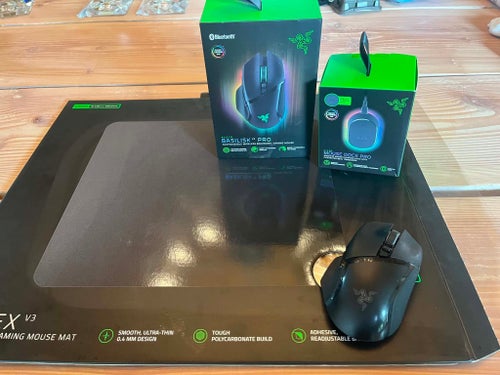 Razer Basilisk V3 Pro trådløs gamingmus med musemåtte og opladningsdock