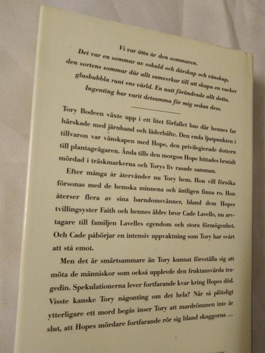 Vänskap till döds av Nora Roberts. Very Fine.