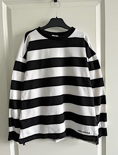 Sweatshirt - 158 - Zara - blockrandig i svart och vitt - kort sprund i sidorna
