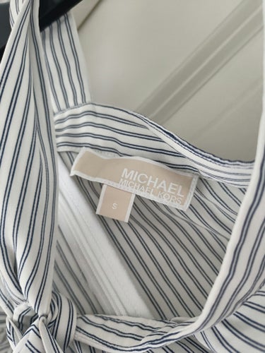 Michael Kors-sidenblus NWOT
