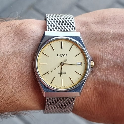 Vintage Swiss LUXOR (ETA 963.114) Yellow Dial Herrkvarts Klassisk Klocka m Dag