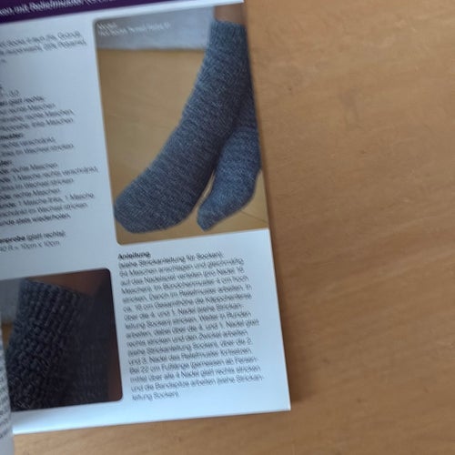Stickhäfte från Tyskland. Mönster på sockor, sjalar m.m.. 16 sidor.