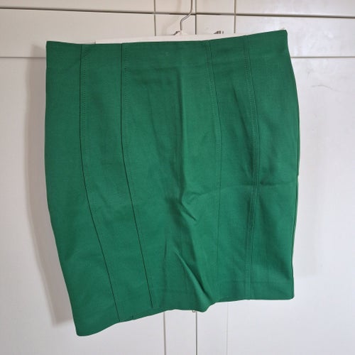 H&M grön kjol, storlek 40