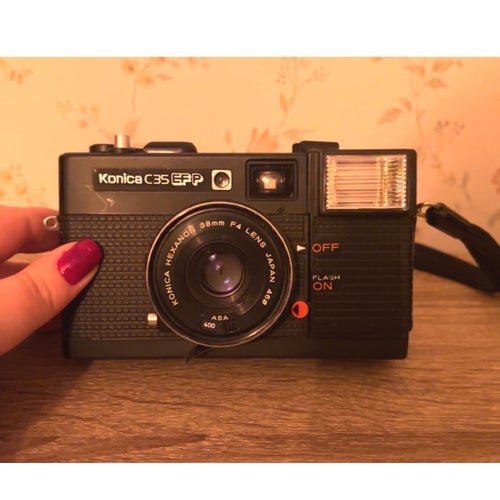 Konica C35 EFP – Kompakt 35 mm analog kamera med blixt