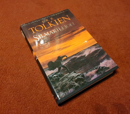 Silmarillion av J.R.R. Tolkien, tryckt år 1998, illistrerad mäktig större bok!