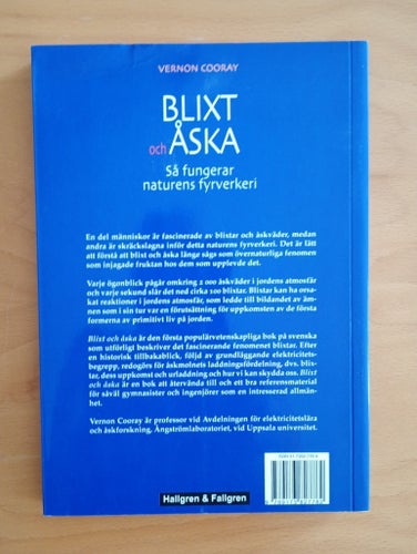 Blixt och åska: Så fungerar naturens fyrverkeri av Vernon Cooray