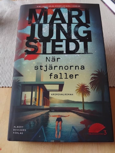 När stjärnorna faller av Mari Jungstedt, 2022