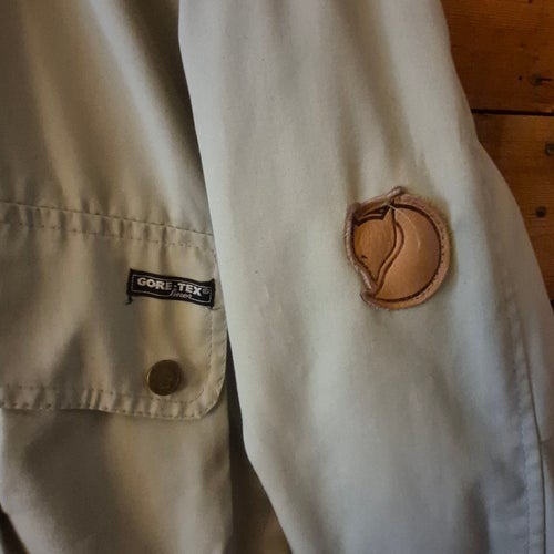 Fjällräven jacka storlek S-M