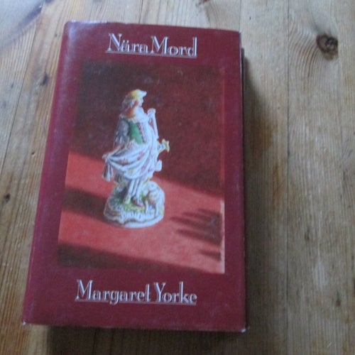 NÄRA MORD MARGARET YORKE INBUNDEN MED OMSLAG