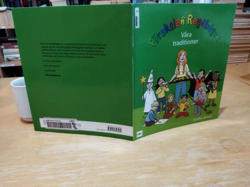 Förskolan Regnbågen Våra traditioner Sandra Jensen. Bok. Very Fine plus. BM